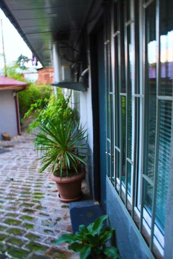 Tiny Old Tbilisi Apartment Luaran gambar